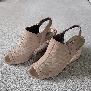 Life Stride Simply Comfort Camilla Mushroom Brown Peep Toe Wedge Shoe - Size 7